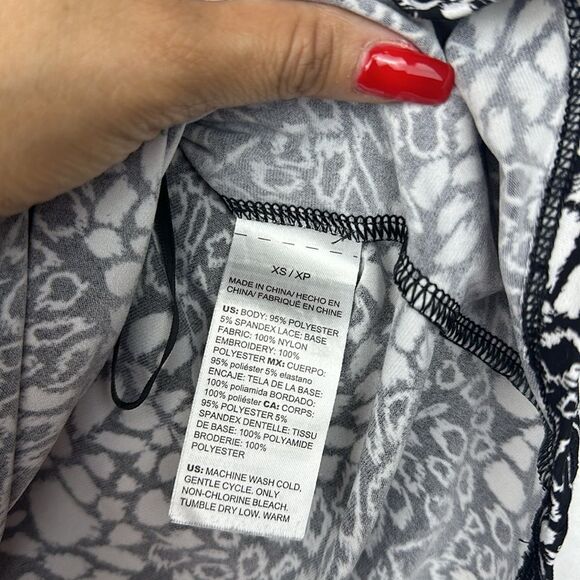 White House Black Market halter Sleeves top with black beaded neckline Sz XS - Picture 6 of 10